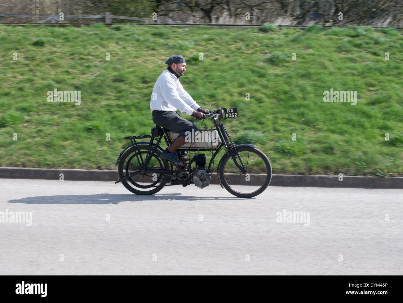 Capture d'image stéréo man riding veteran 1903 Ariel moto n° 1 musée Beamish North East England UK Banque D'Images