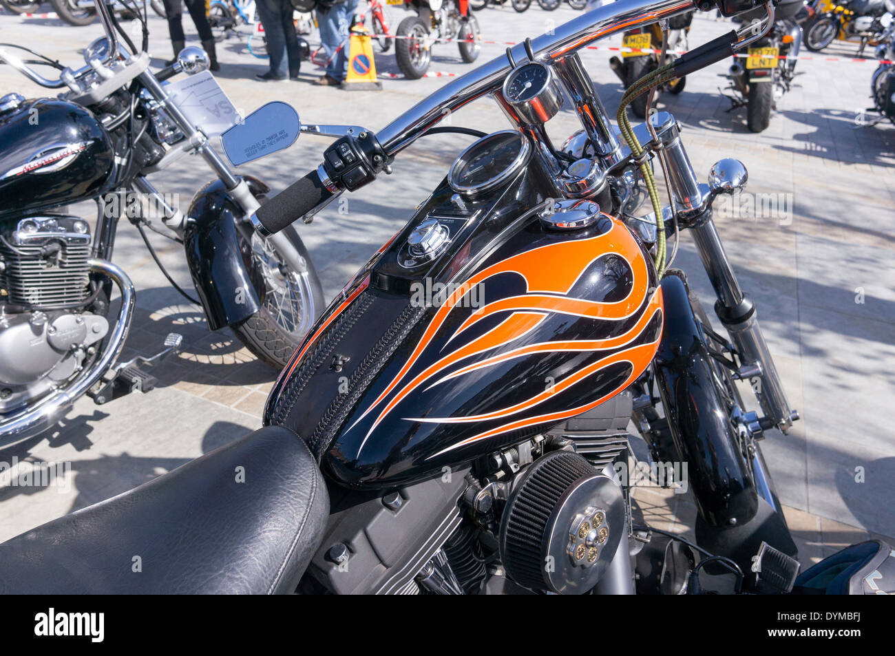 Conception de la peinture personnalisée sur moto Harley Davidson réservoir  de carburant Photo Stock - Alamy
