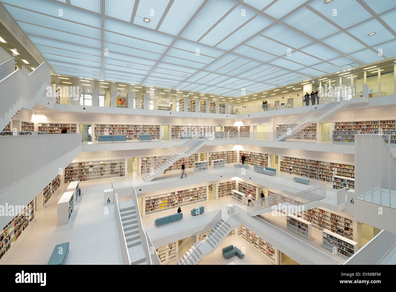 Treppenaufgängen Galeriesaal mit der Stadtbibliothek am Mailänder Platz, Architekt Eun Young Yi Banque D'Images