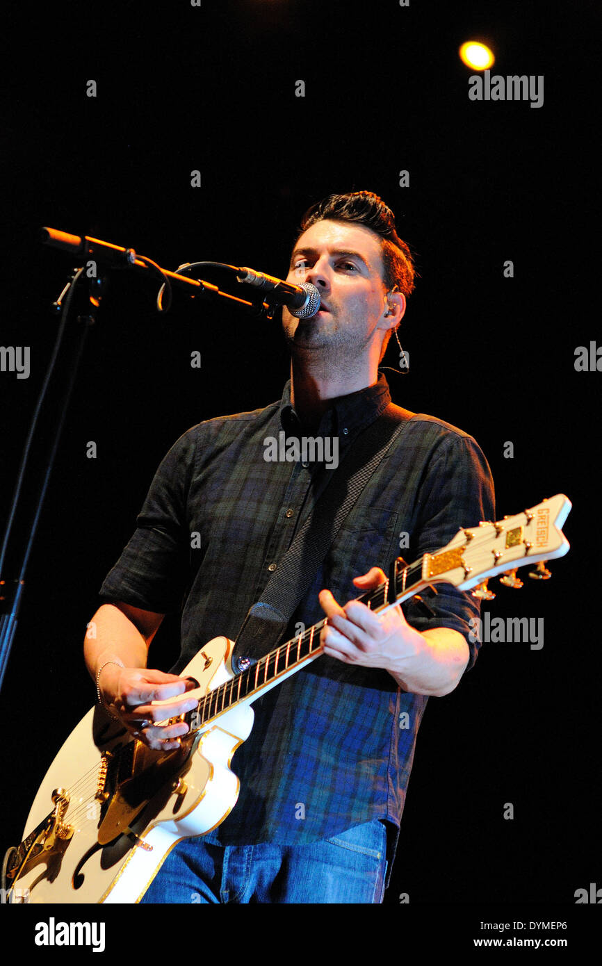 Barcelone, Espagne - 29 SEPTEMBRE : Liam James Fray, leader de la bande, Die Nerven effectue au Palau Sant Jordi Le 29 septembre, 201 Banque D'Images