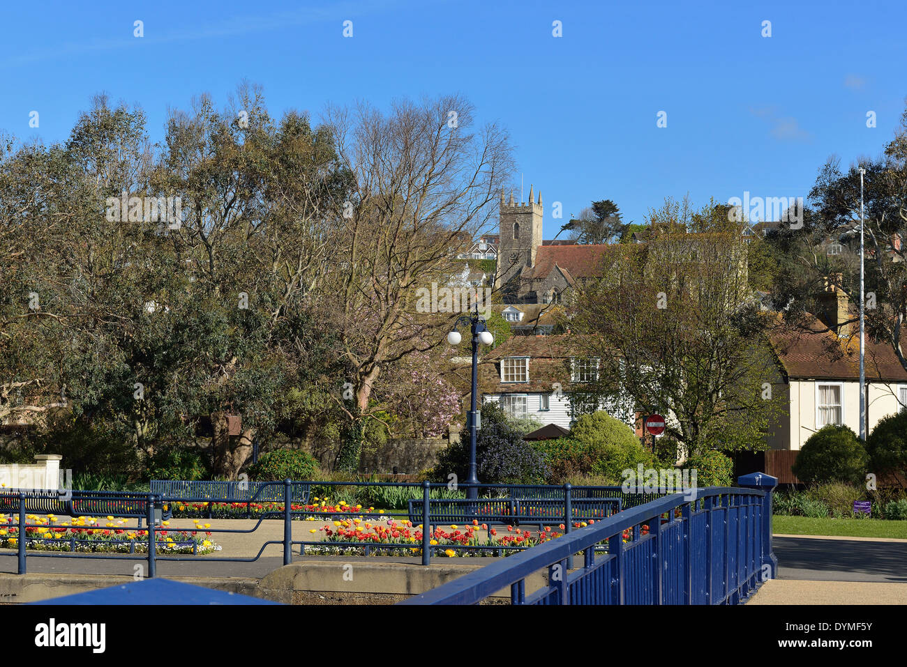Hythe, dans le Kent vue de la sentier Canal Militaire Royal. Banque D'Images