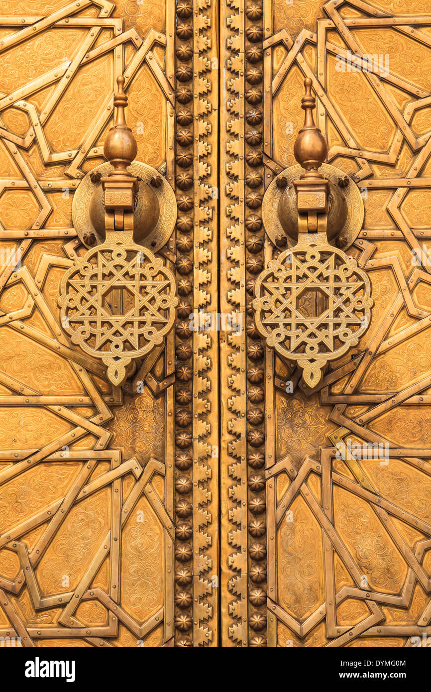 Porte d'or au palais de Fès, Maroc Banque D'Images