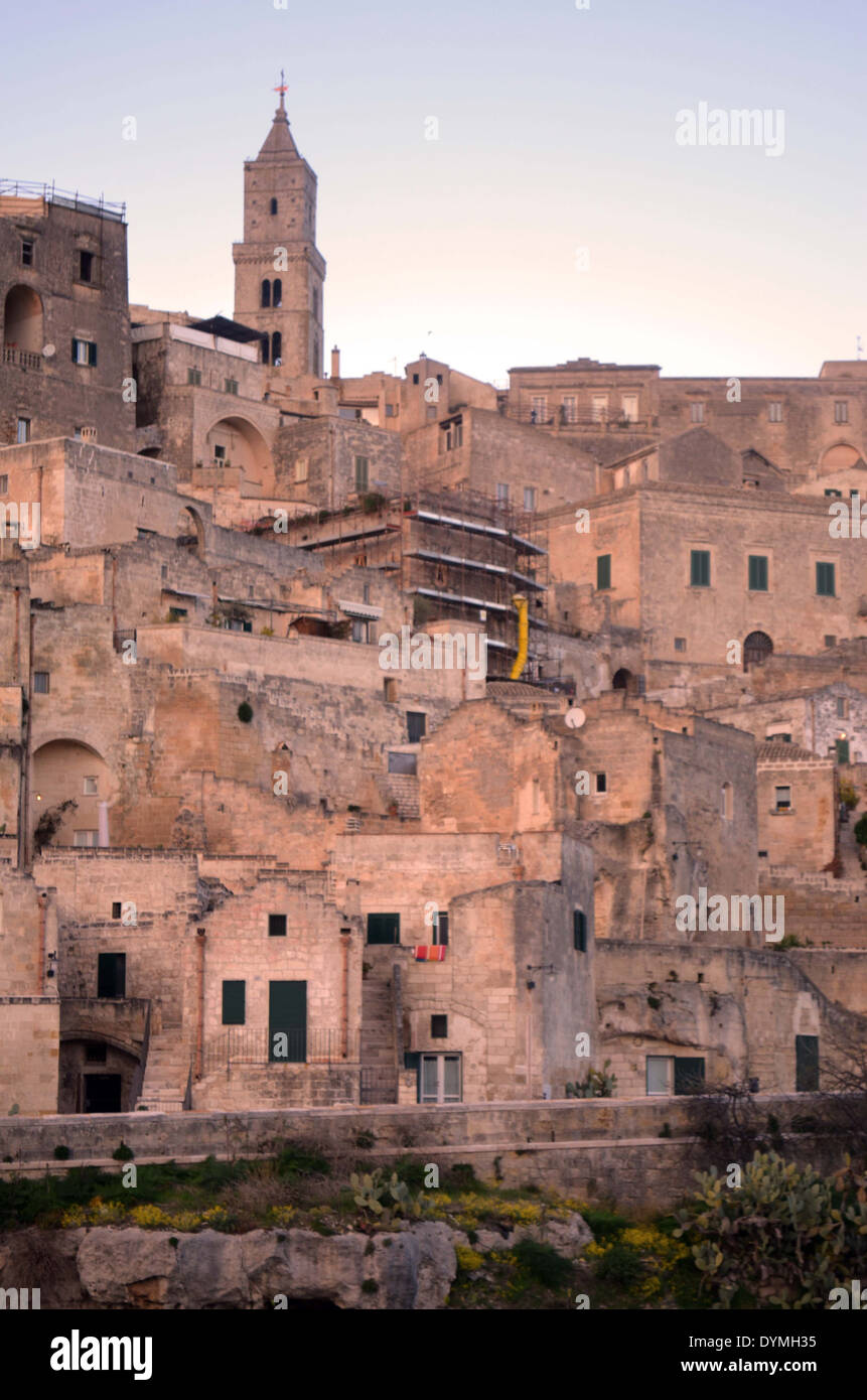 La ville de Matera Italie du sud. Il a des hôtels avec des chambres à partir de caves pour les gens qui veulent l'expérience de vie cave. Banque D'Images