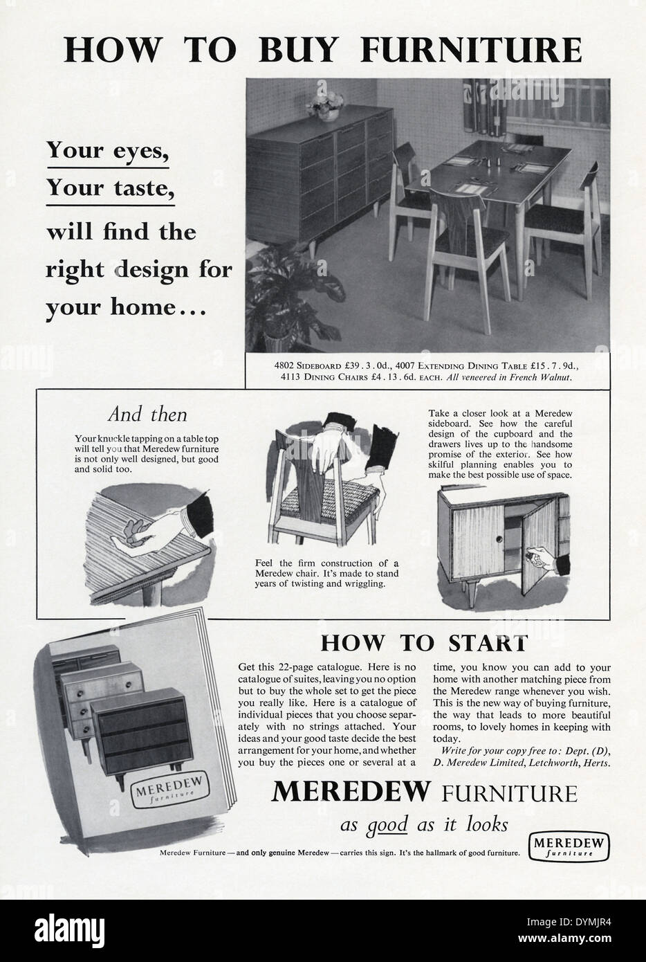 Ancienne publicité pour Meredrew - meubles de salle à manger comprenant une table, des chaises et un bahut. L'annonce a paru dans un magazine en 1956 Banque D'Images