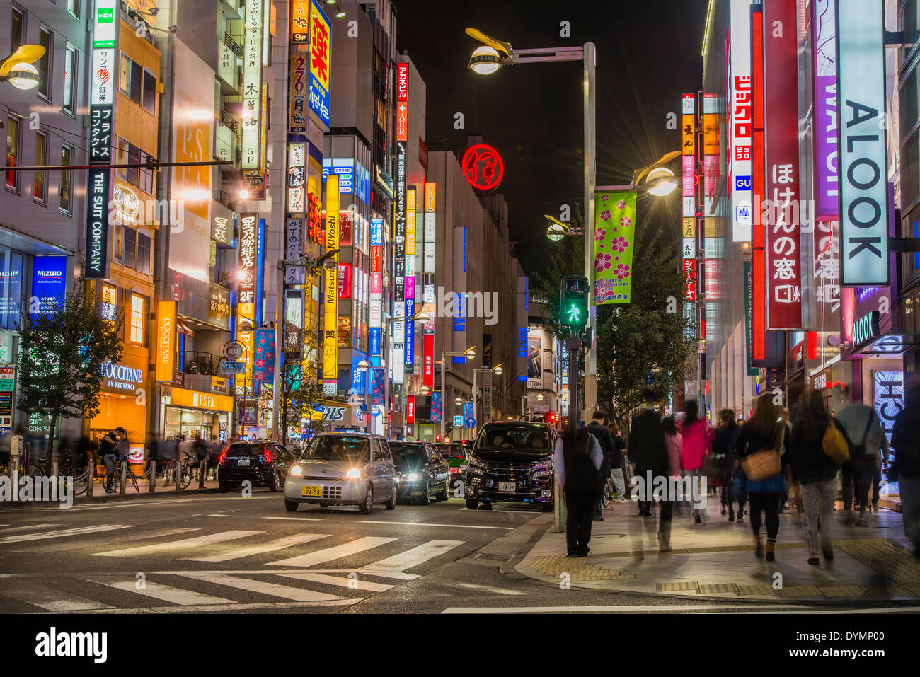 Néons dans la nuit dans une rue d'Asakusa, Tokyo, Japon Banque D'Images