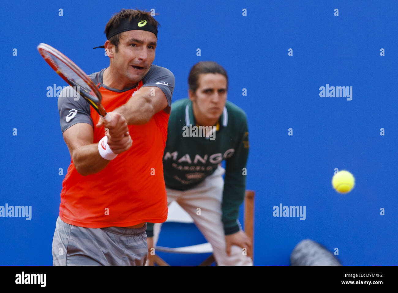 Barcelone, Espagne. 22 avr, 2014. Barcelone - Espagne - 22 avril : bey dans le match entre Tommy Robredo et Bey, pour la deuxième ronde de l'Open de Barcelone Banc Sabadell, 62 Trofeo Conde de Godo, joué au tennis RC Barcelone le 22 avril 2014, photo. Mikel Trigueros/Urbanandsport Nurphoto/crédit : Joan Valls/NurPhoto ZUMAPRESS.com/Alamy/Live News Banque D'Images