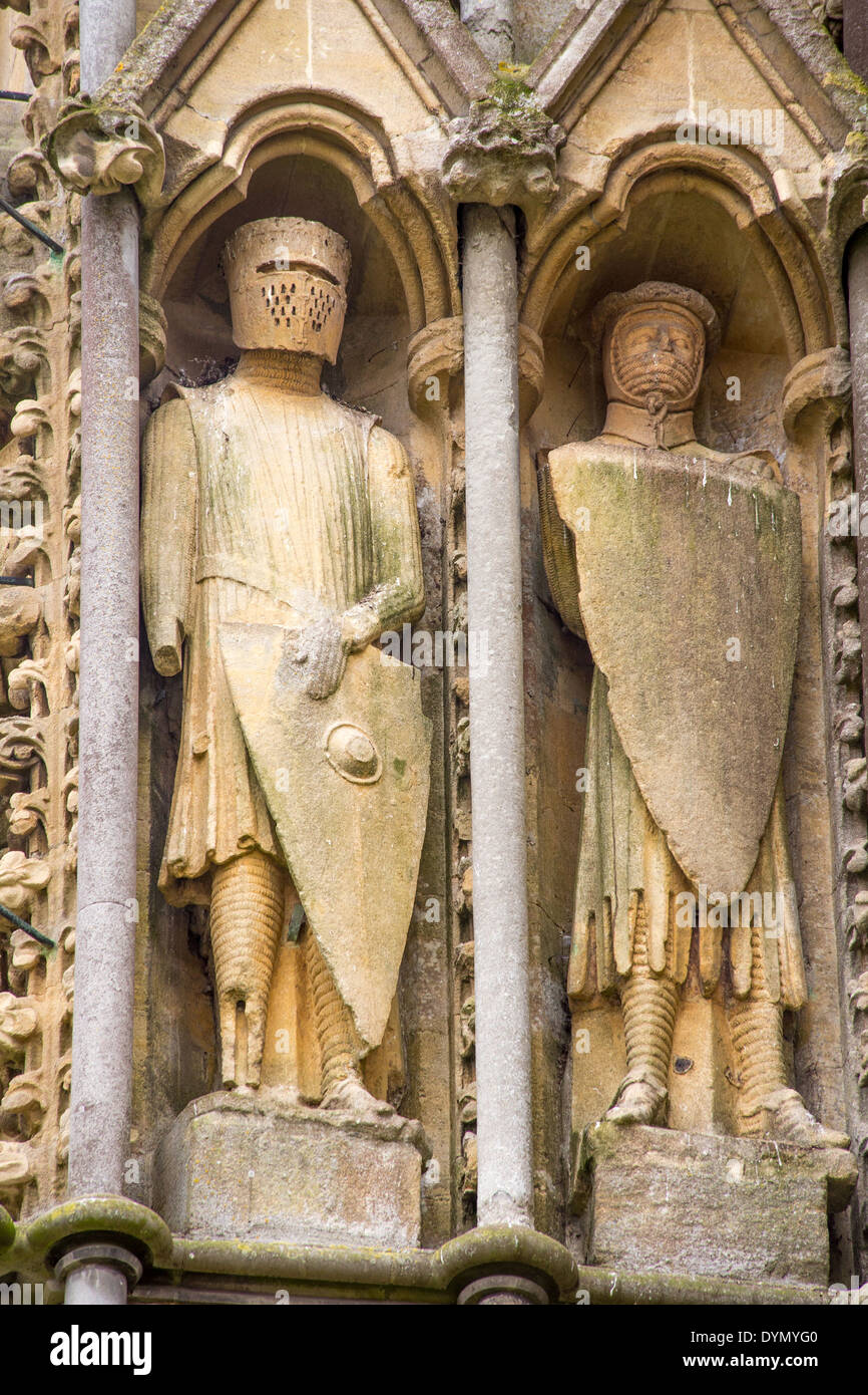 Chevaliers des statues dans l'avant de la cathédrale de Wells, Wells, Somerset Banque D'Images