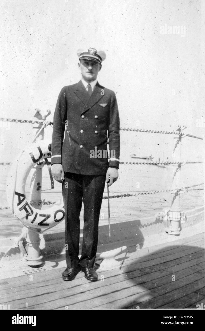 L'USS Arizona (BB-39), un cuirassé de la classe Pennsylvania, est coulé lors de l'attaque de Pearl Harbor le 7 décembre 1941. La photo montre un officier de marine inconnu à bord du navire, qui fait maintenant partie de l'USS Arizona Memorial à Pearl Harbor, Hawaï. Le naufrage de l'Arizona a conduit à l'entrée des États-Unis dans la seconde Guerre mondiale Banque D'Images