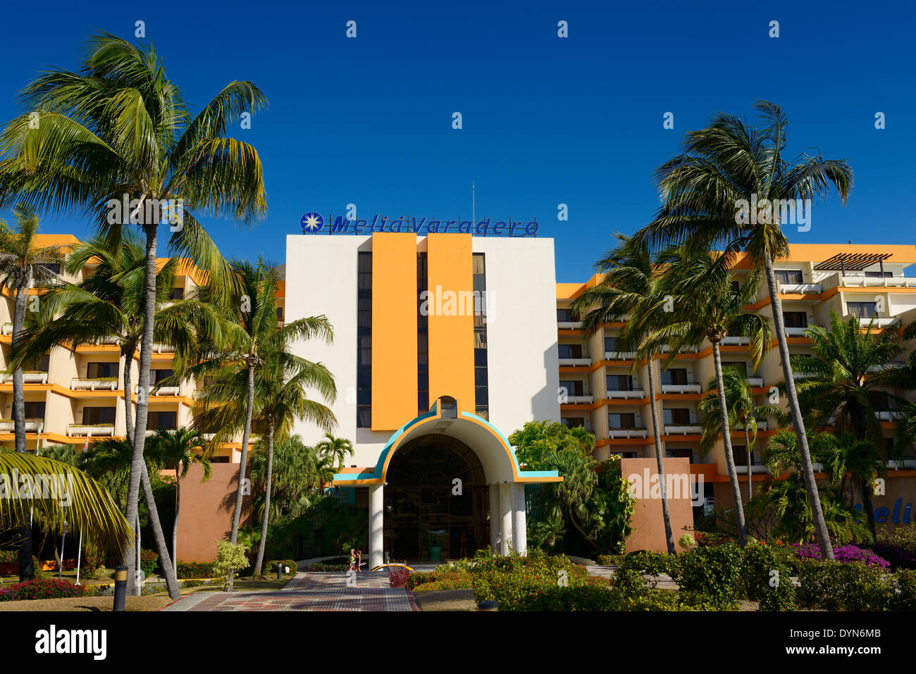 Entrée principale de l'Hôtel Melia Varadero all inclusive beach resort sur la péninsule de Hicacos et la baie de Cardenas Cuba océan Atlantique avec ciel bleu Banque D'Images