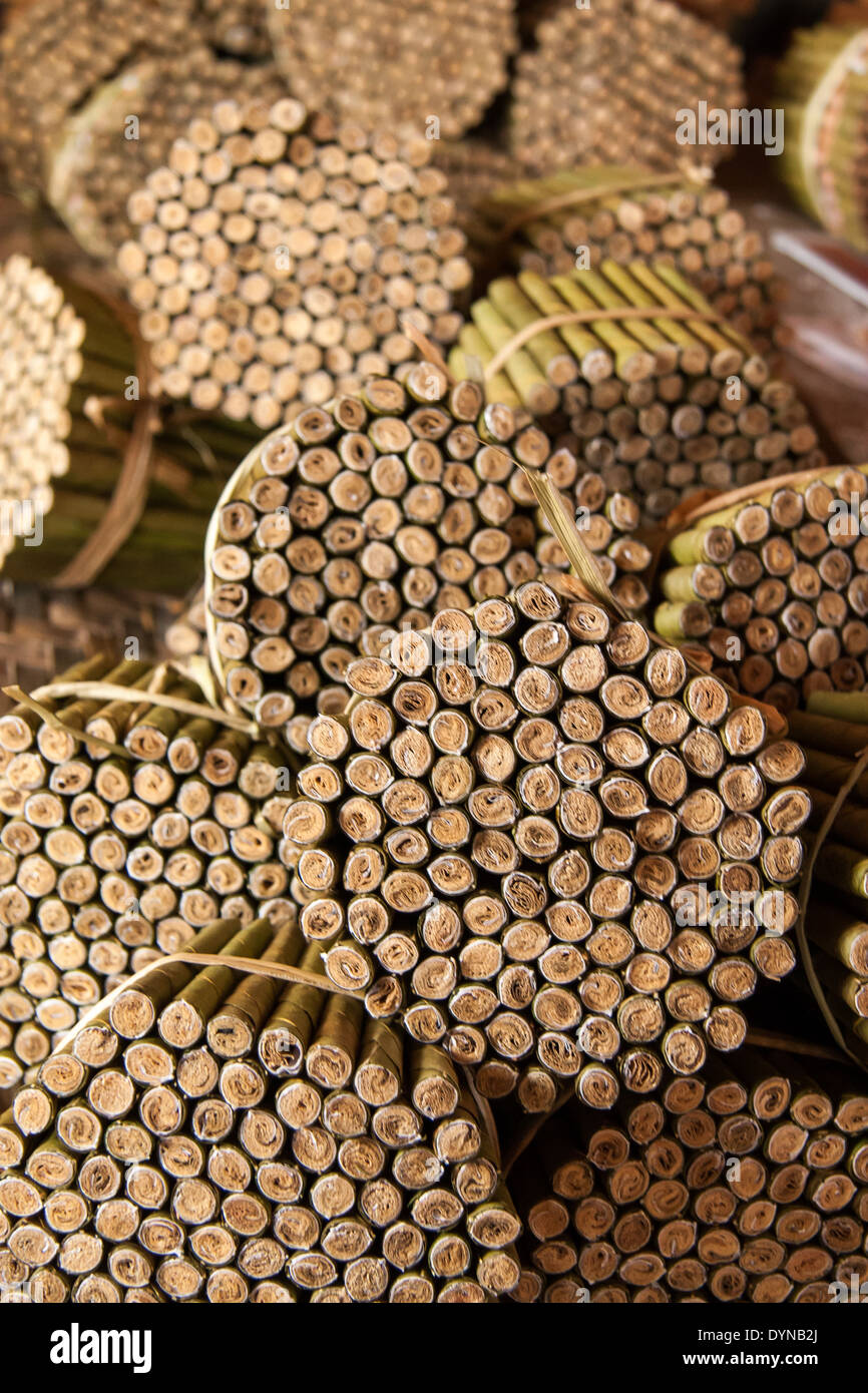 Les cigares roulés traditionnels Lac Inle Birmanie Banque D'Images