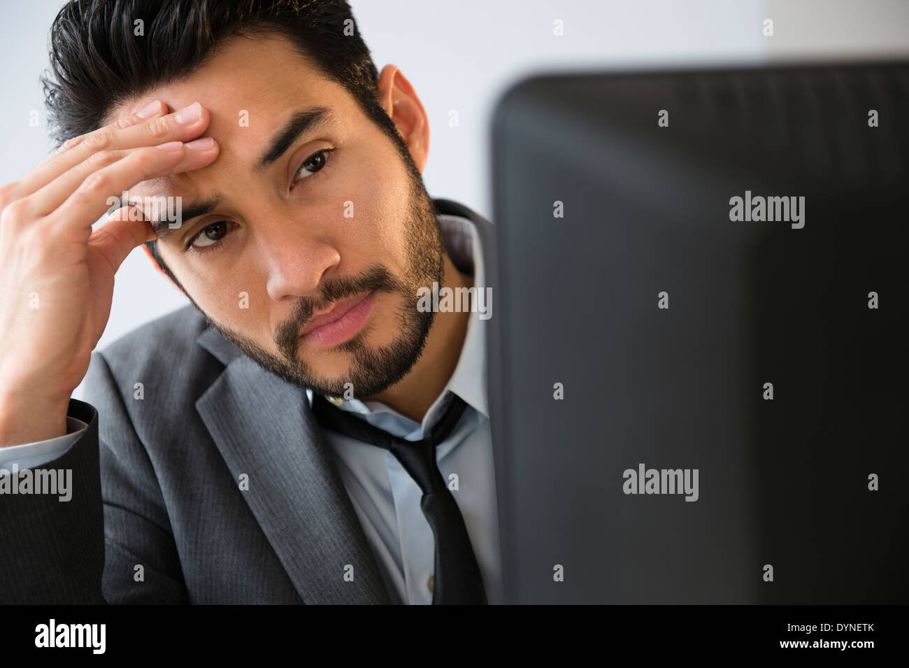 Mixed Race businessman working in office Banque D'Images