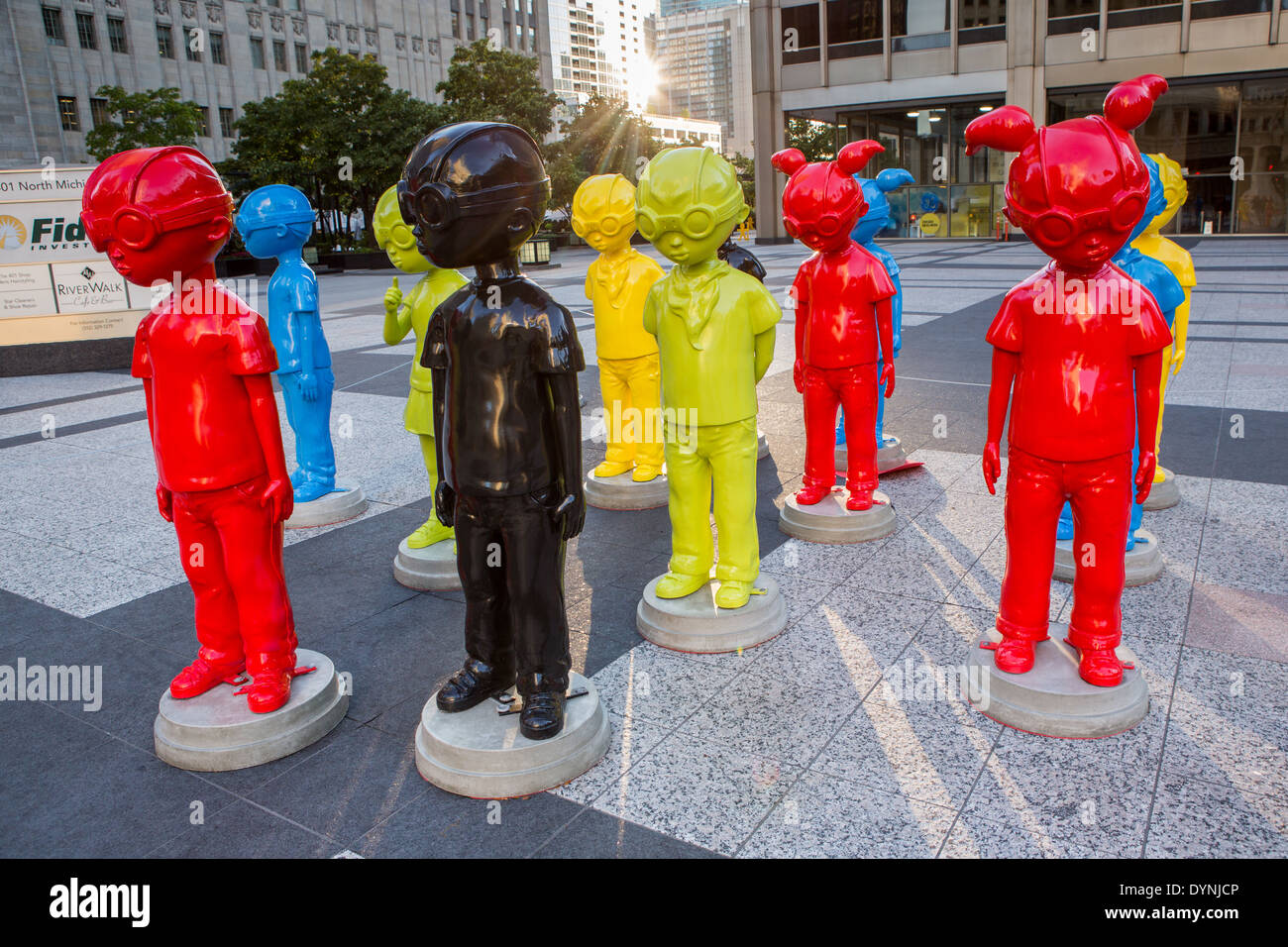 La montre l'art moderne sculpture de l'artiste Hebru Brantley en Cour Pioneer Plaza sur Michigan Avenue, Chicago, Illinois USA Banque D'Images