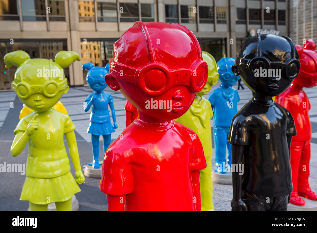 La montre l'art moderne sculpture de l'artiste Hebru Brantley en Cour Pioneer Plaza sur Michigan Avenue, Chicago, Illinois USA Banque D'Images