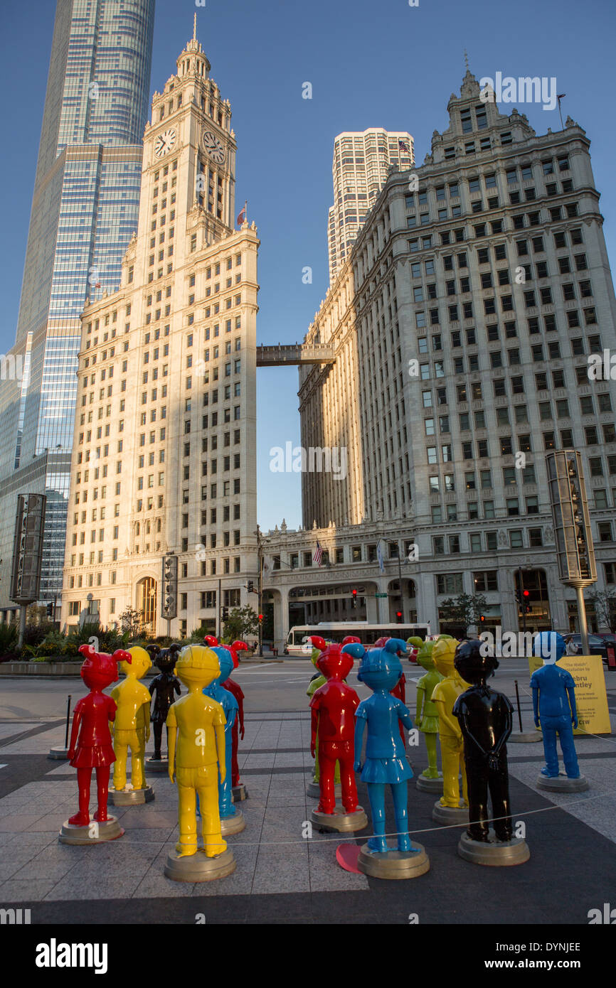 La montre l'art moderne sculpture de l'artiste Hebru Brantley en Cour Pioneer Plaza sur Michigan Avenue, Chicago, Illinois USA Banque D'Images