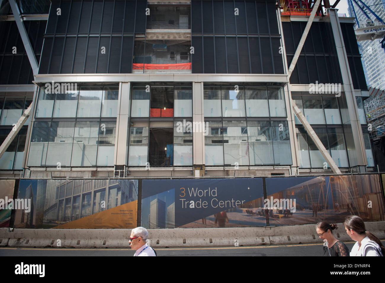 Manhattan, New York, USA. 22 avr, 2014. La construction se poursuit au 3 World Trade Center, le mardi 22 avril 2014. Credit : Bryan Smith/ZUMAPRESS.com/Alamy Live News Banque D'Images