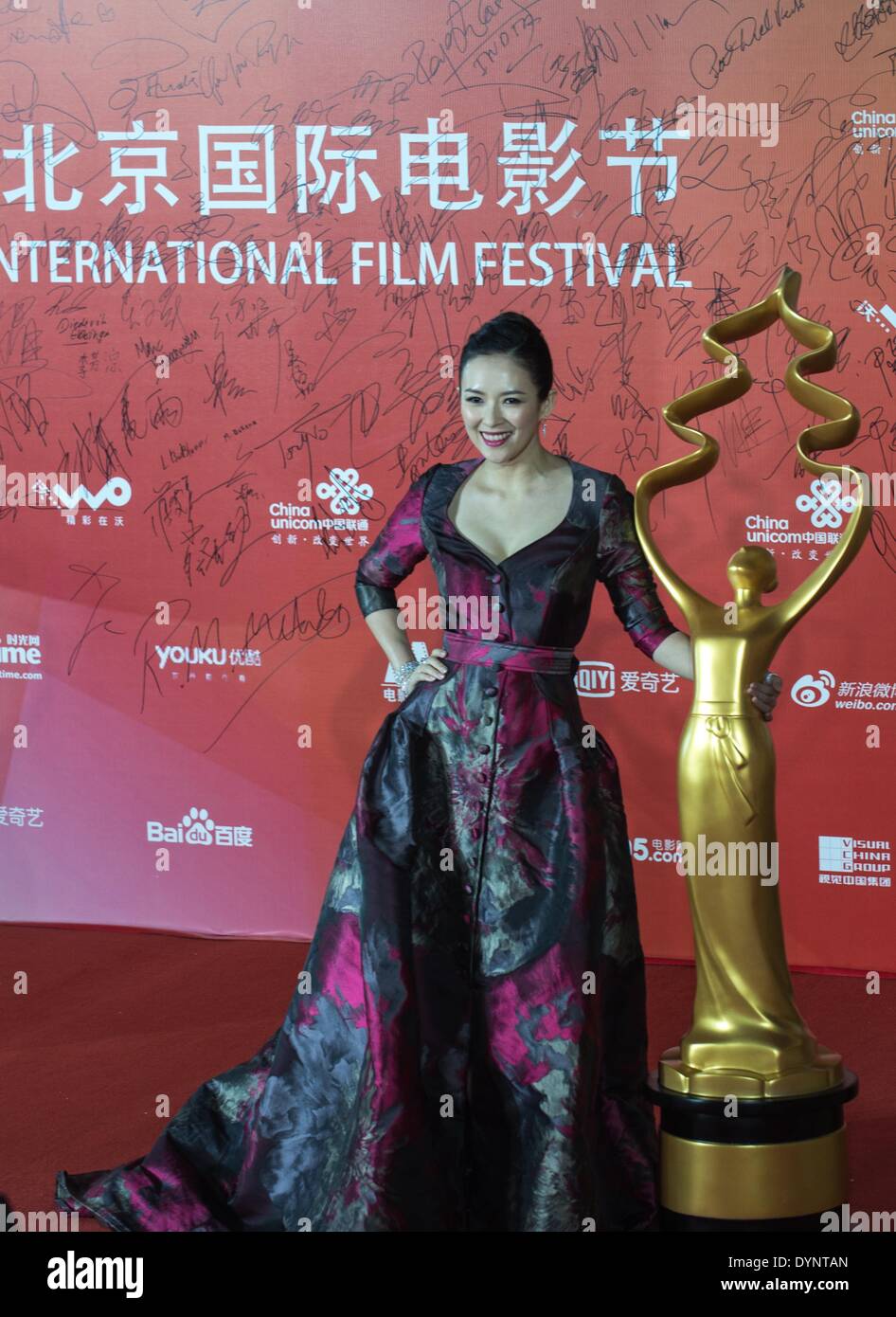 Beijing, Chine. Apr 23, 2014. L'actrice Zhang Ziyi pose au tapis rouge lors de la cérémonie de clôture du 4e Festival International du Film de Beijing à Beijing, capitale de Chine, le 23 avril 2014. © Zhang Yu/Xinhua/Alamy Live News Banque D'Images