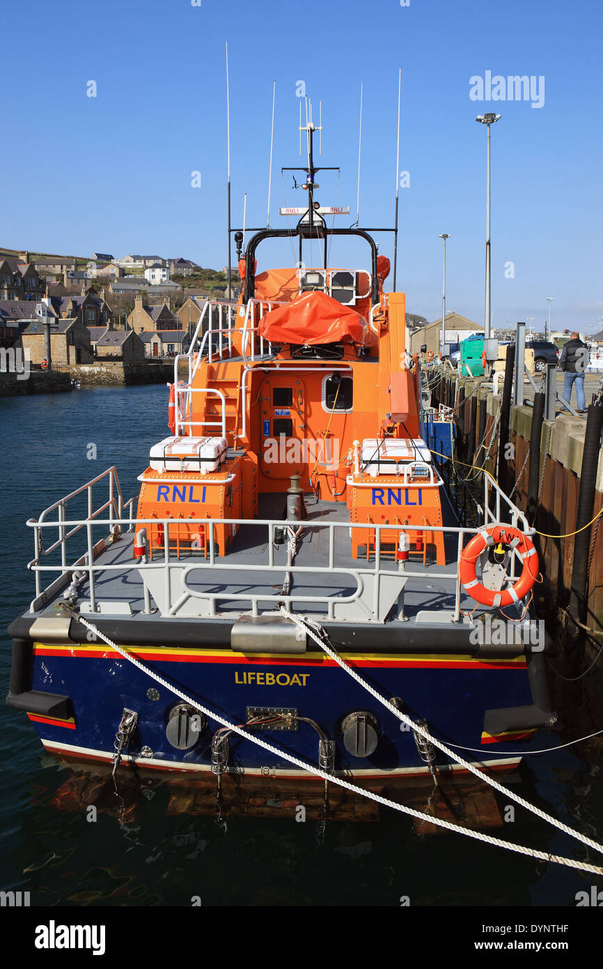 Bateau de sauvetage de la RNLI, Violet, Dorothy et Kathleen amarré dans Stronmess, Orkney, Scotland Banque D'Images