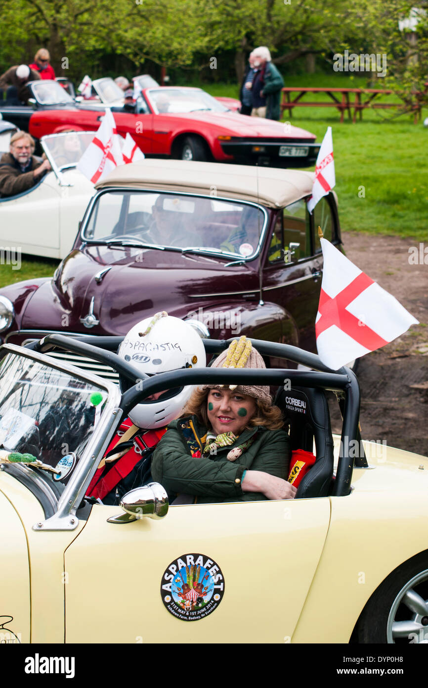 South Littleton, Evesham, Worcestershire, Royaume-Uni. 23 avril 2014. Le début de la voiture classique Chasse au trésor, Sprite Frogeye administré par Jacqui et Paul Linsey, lors du lancement de cette années La fête des asperges dans le Vale of Evesham sur St Georges 24. Credit : FG Ottico/ Alamy Live News Banque D'Images