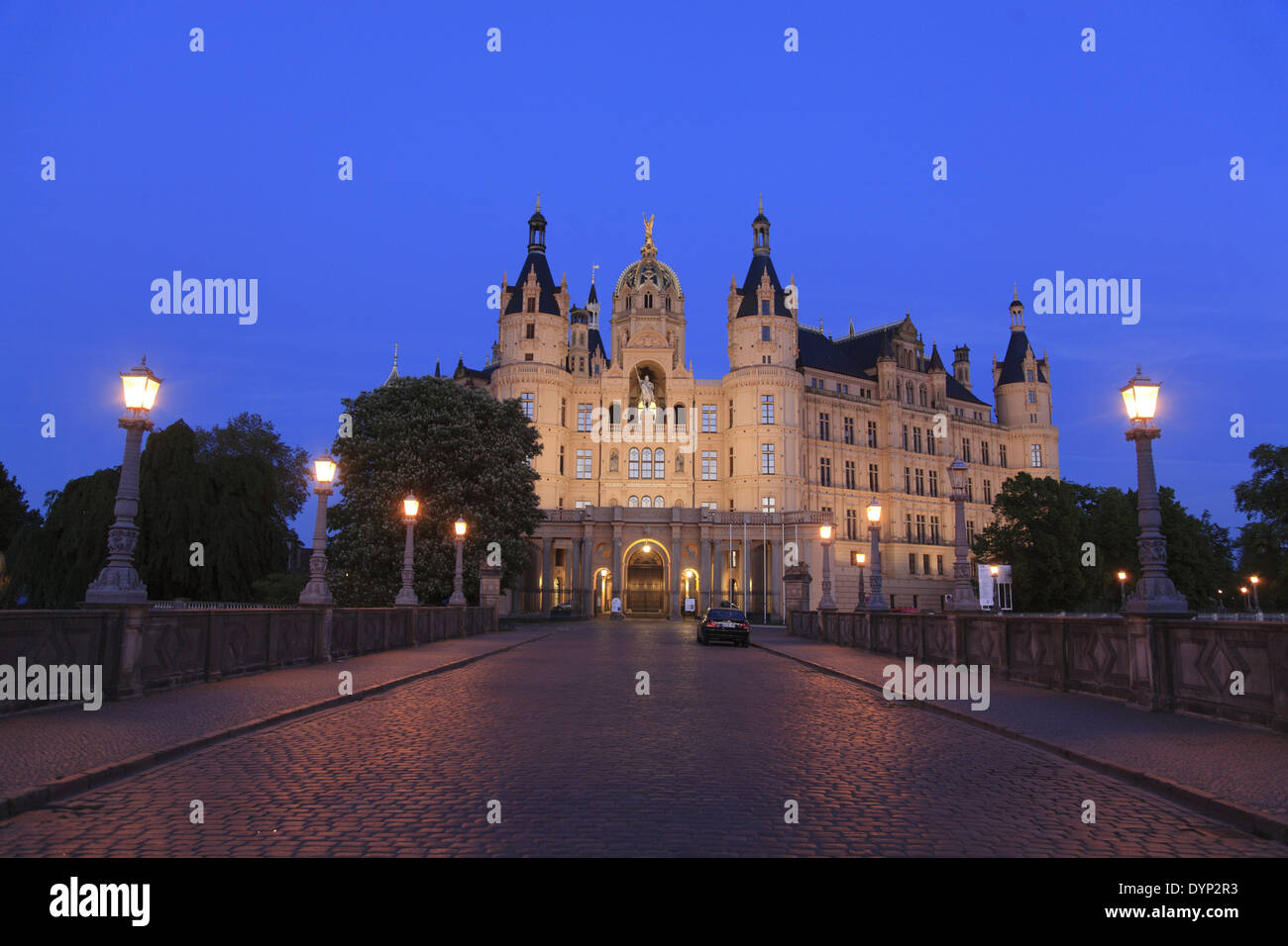 Le château de Schwerin de nuit, Mecklembourg Poméranie occidentale, l'Allemagne, de l'Europe Banque D'Images