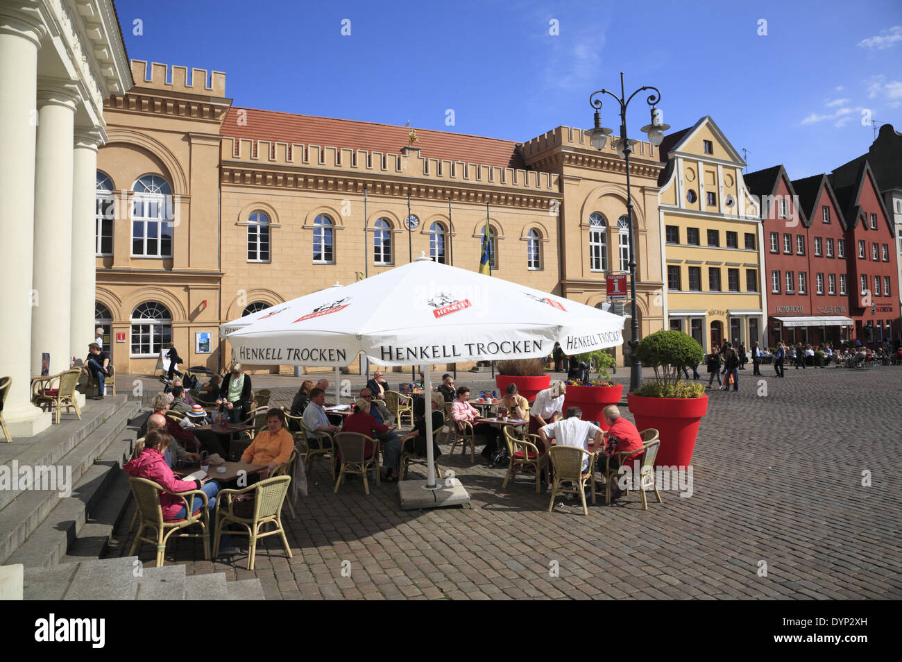 Schwerin, Cafe Roentgen à la place du marché, le Mecklembourg Poméranie occidentale, l'Allemagne, de l'Europe Banque D'Images