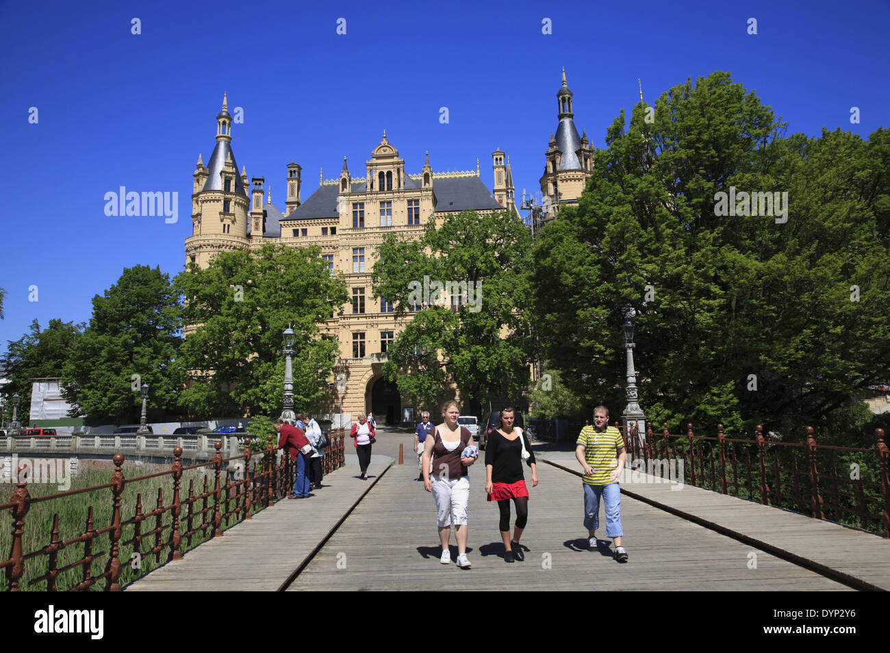 Le château de Schwerin, pont vers le parc du château, le Mecklembourg Poméranie occidentale, l'Allemagne, de l'Europe Banque D'Images