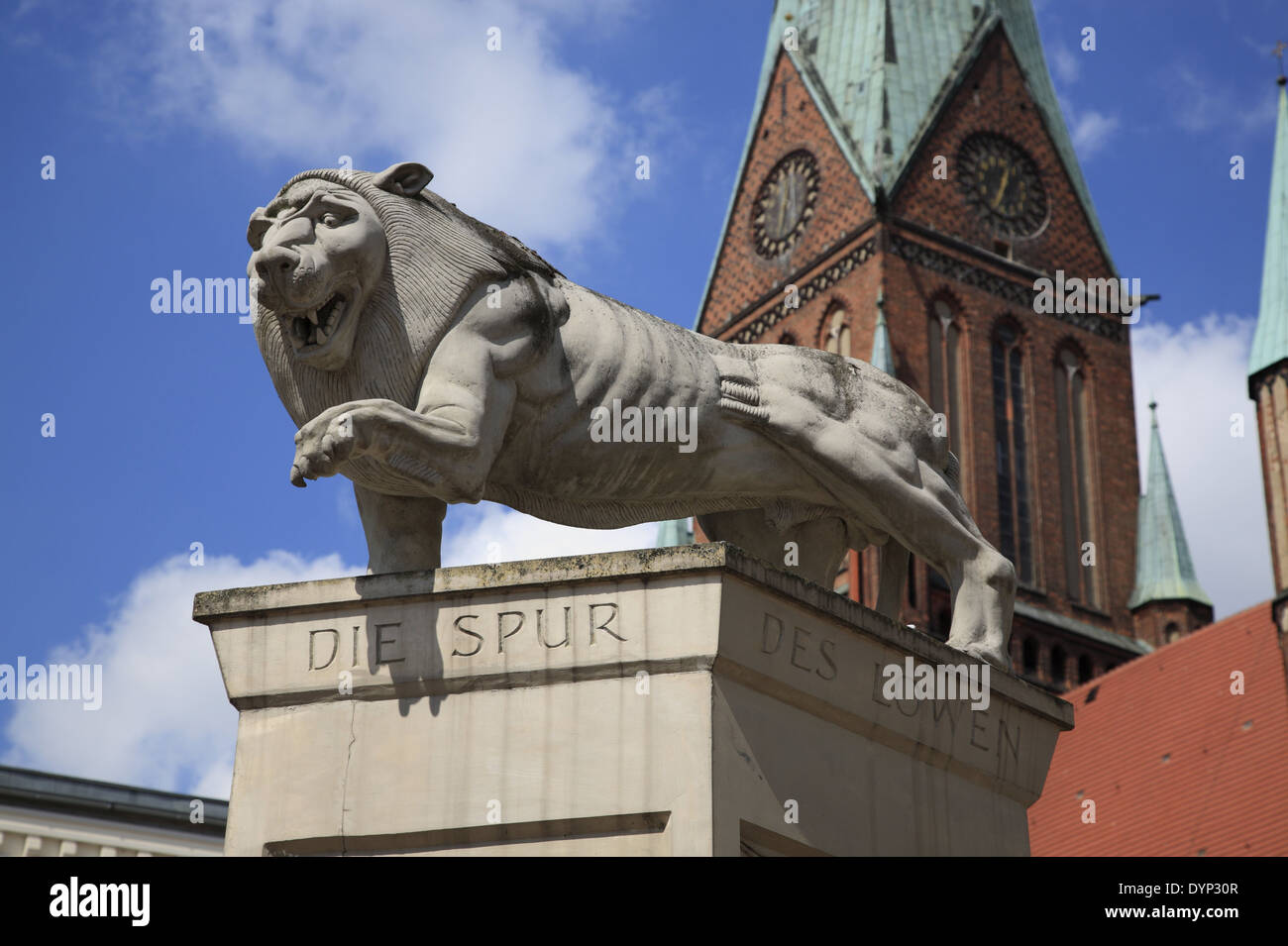 Place du marché et cathédrale et lion sculpture, Schwerin, Mecklembourg Poméranie occidentale, l'Allemagne, de l'Europe Banque D'Images
