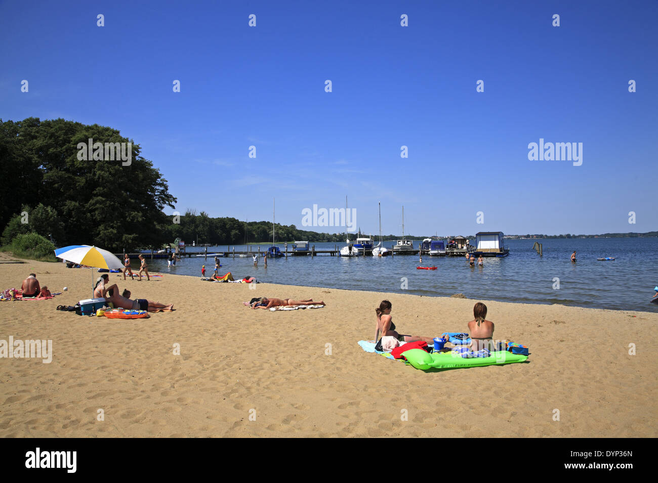 Dans Schwerin-Zippendorf plage, lac Schweriner See, Mecklembourg-Poméranie-Occidentale, Allemagne, Europe Banque D'Images