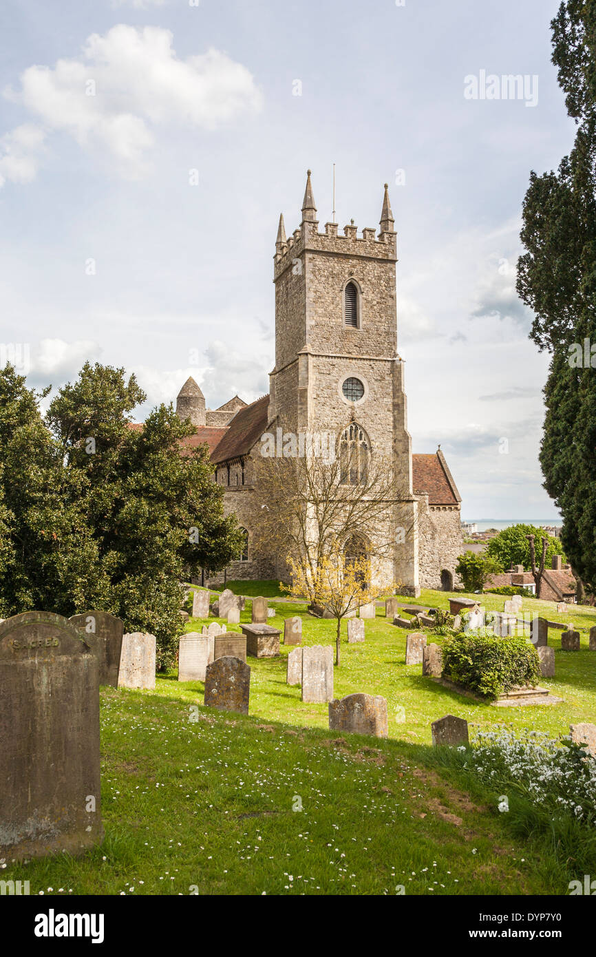 Église St Leonard's dans la ville de Cinque Port Hythe, dans le Kent contient un ossuaire Banque D'Images