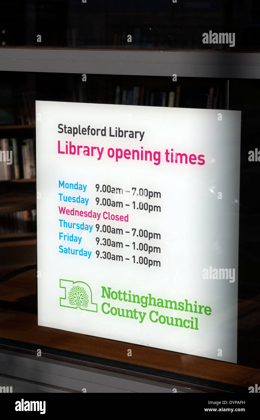 Heures d'ouverture de la bibliothèque publique, Stapleford, Lancashire, England, UK Banque D'Images