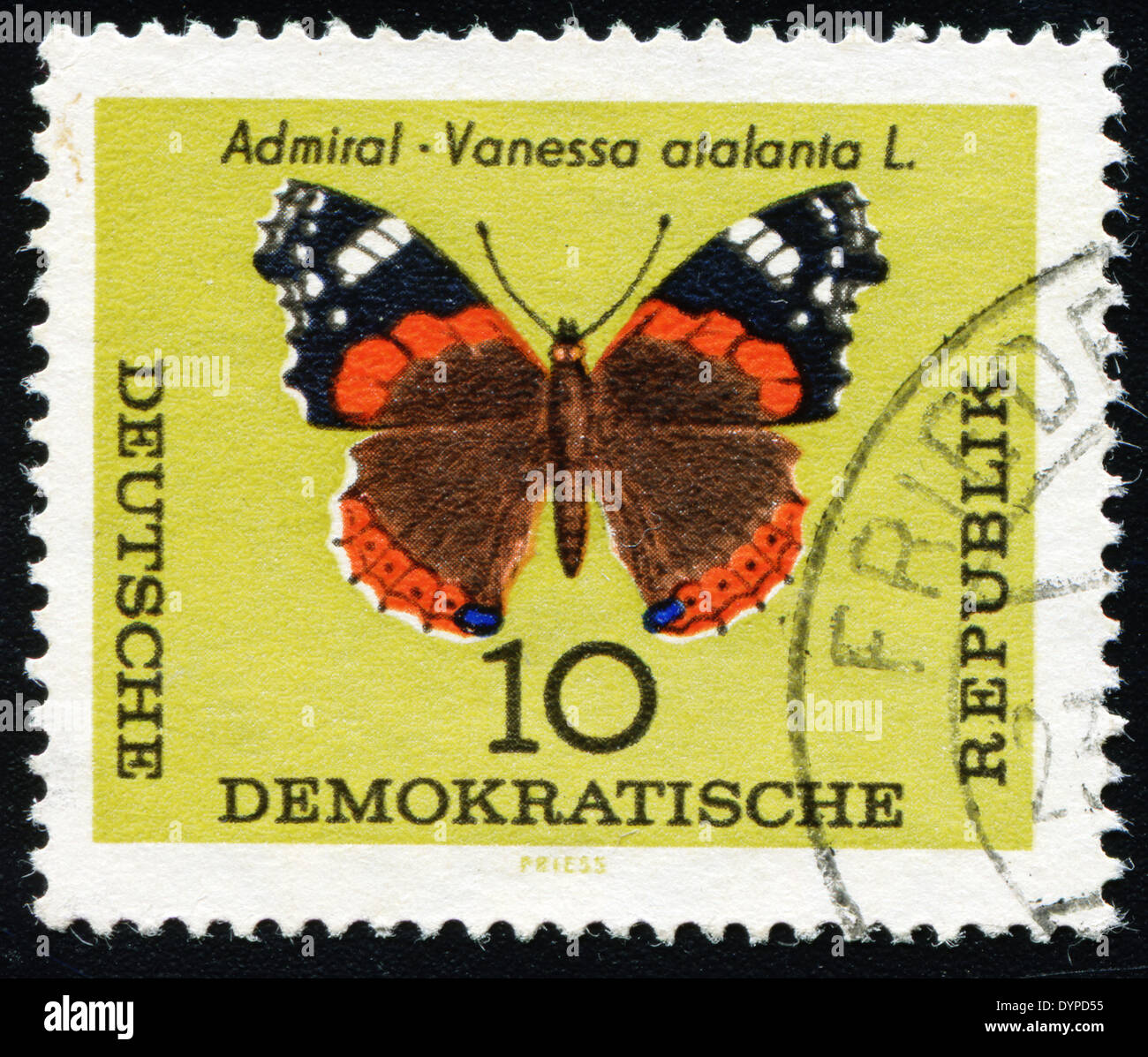 - CIRCA 1964 DDR : un timbre imprimé en DDR, montre un papillon Vanessa atalanta, vers 1964 Banque D'Images