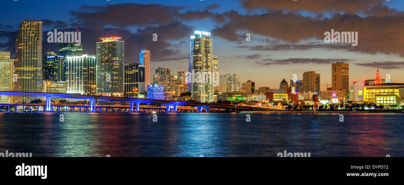 Les bâtiments au coucher du soleil, Miami, vue panoramique, USA Banque D'Images
