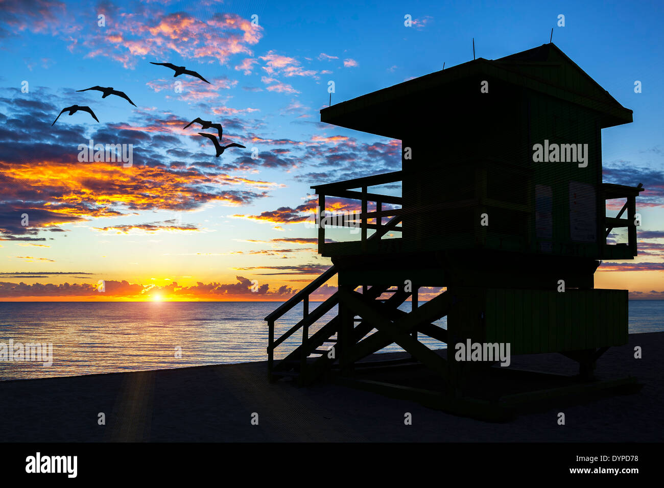 Miami South Beach et lifeguard tower au lever du soleil, USA Banque D'Images