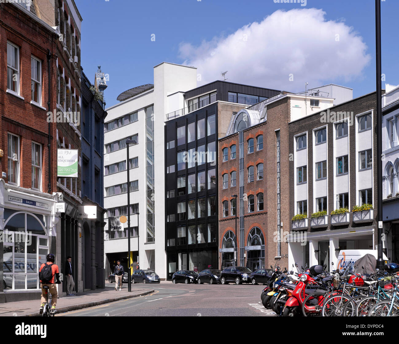 St John Street, London, United Kingdom. Architecte : Ben Adams Architects, 2013. Vue extérieure globale. Banque D'Images