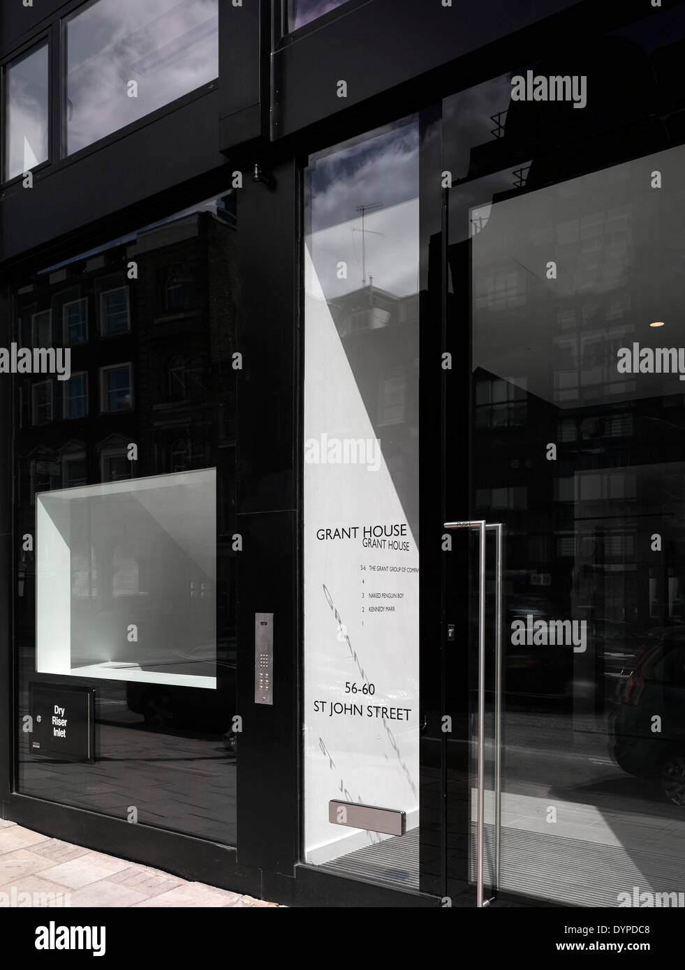 St John Street, London, United Kingdom. Architecte : Ben Adams Architects, 2013. Détail d'entrée. Banque D'Images