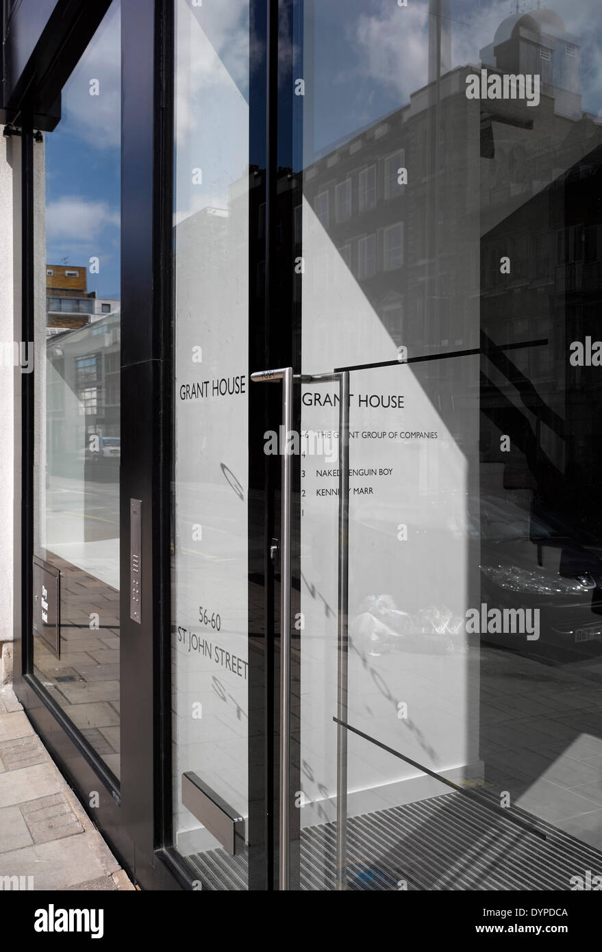 St John Street, London, United Kingdom. Architecte : Ben Adams Architects, 2013. Détail d'entrée. Banque D'Images