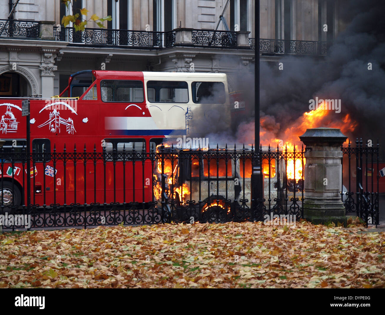 Burning van dans la rue à Londres UK Banque D'Images