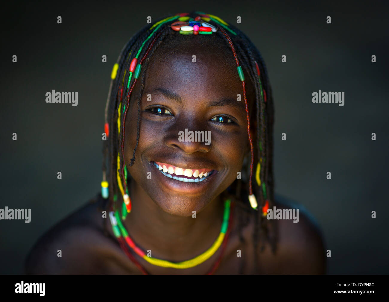 Mucawana, fille de la tribu, la Namibie Ruacana Banque D'Images