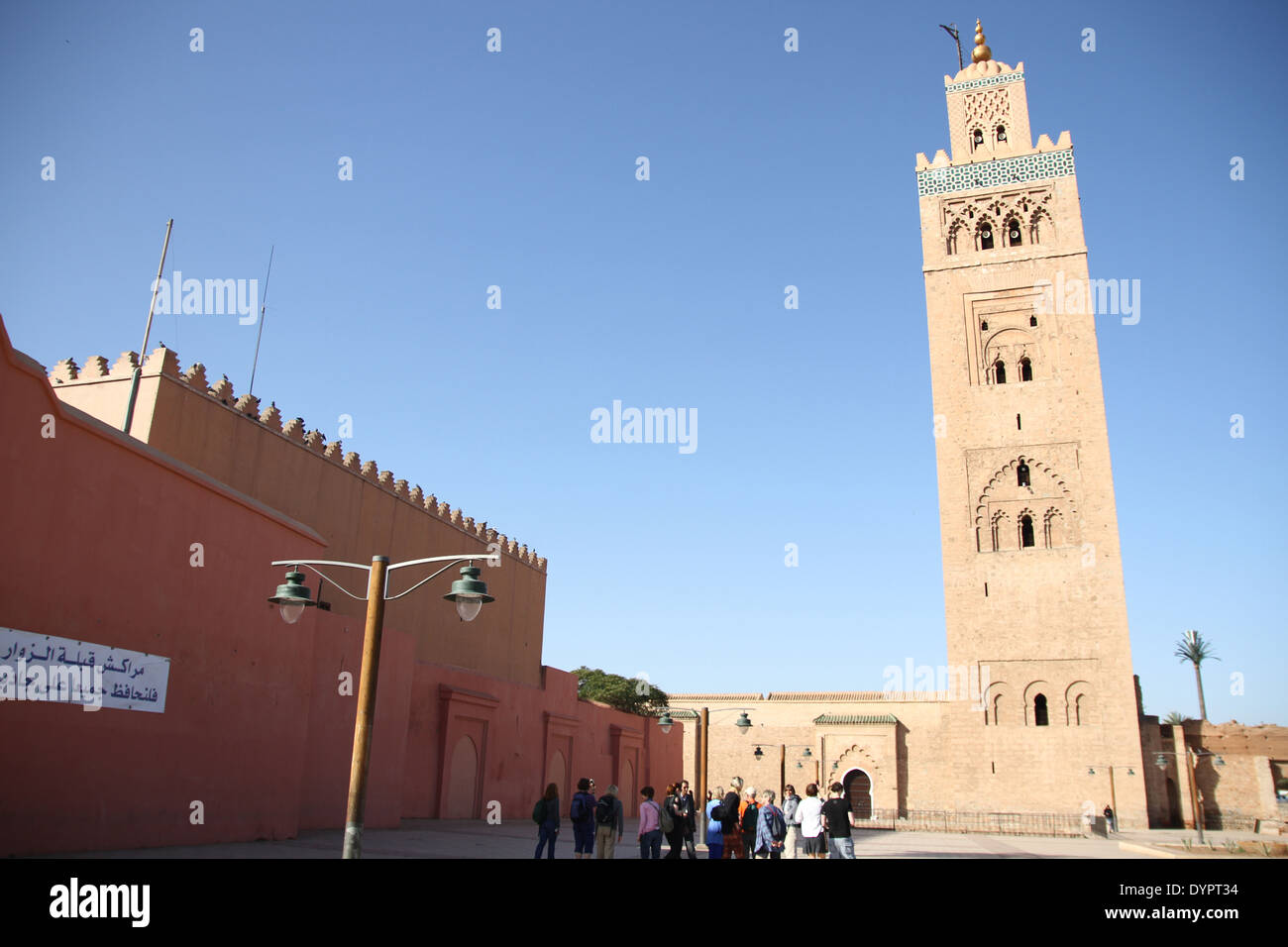 La Mosquée Koutoubia ou mosquée Kutubiyya est la plus grande mosquée de Marrakech, Maroc. Banque D'Images