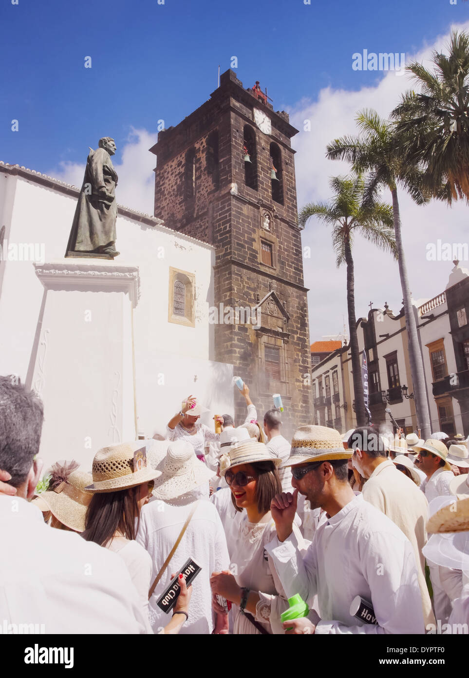 Des personnes non identifiées, appréciant les Los Indianos parti pendant le Carnaval le 3 mars 2014 à Santa Cruz de La Palma, Canary Island Banque D'Images