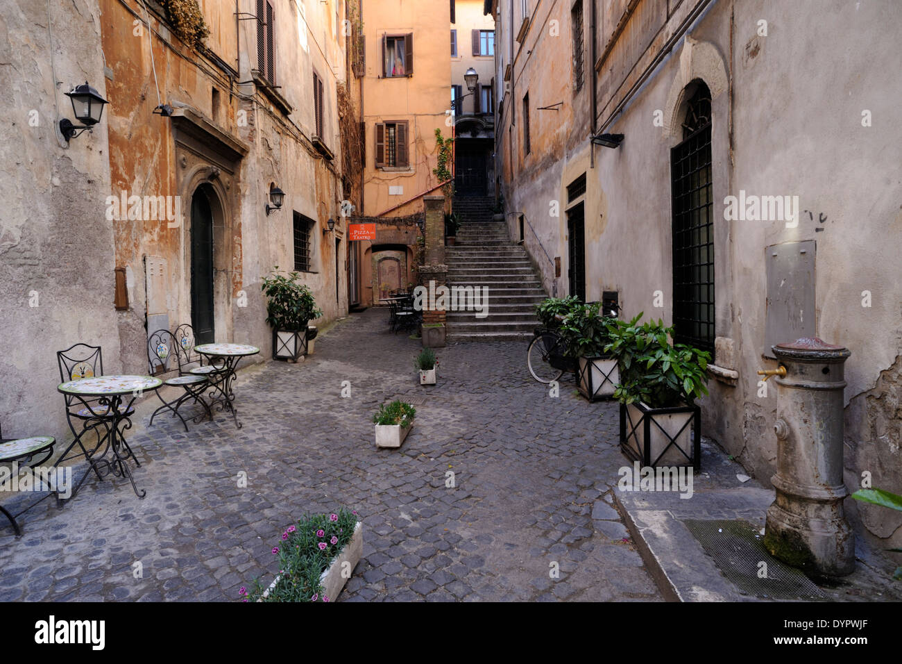 L'Italie, Rome, Via di San Simone, rue latérale, près de la Via dei Coronari Banque D'Images