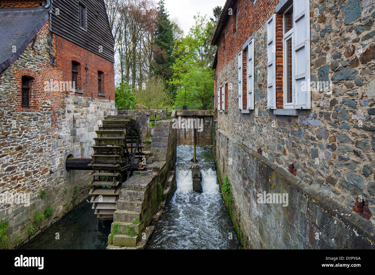 L'ancien moulin à eau moulin banal à Kasteelbrakel / Braine-le-Château, Namur, Wallonie, Belgique Banque D'Images