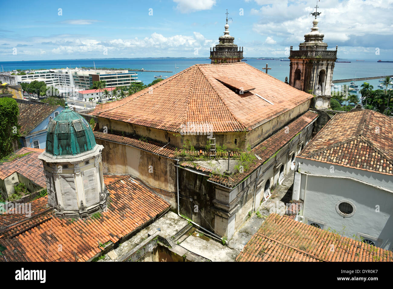 Salvador de Bahia Brésil skyline avec architecture église coloniale de carreaux en terre cuite Salvador de Bahia Brésil skyline avec architecture église coloniale de carreaux en terre cuite