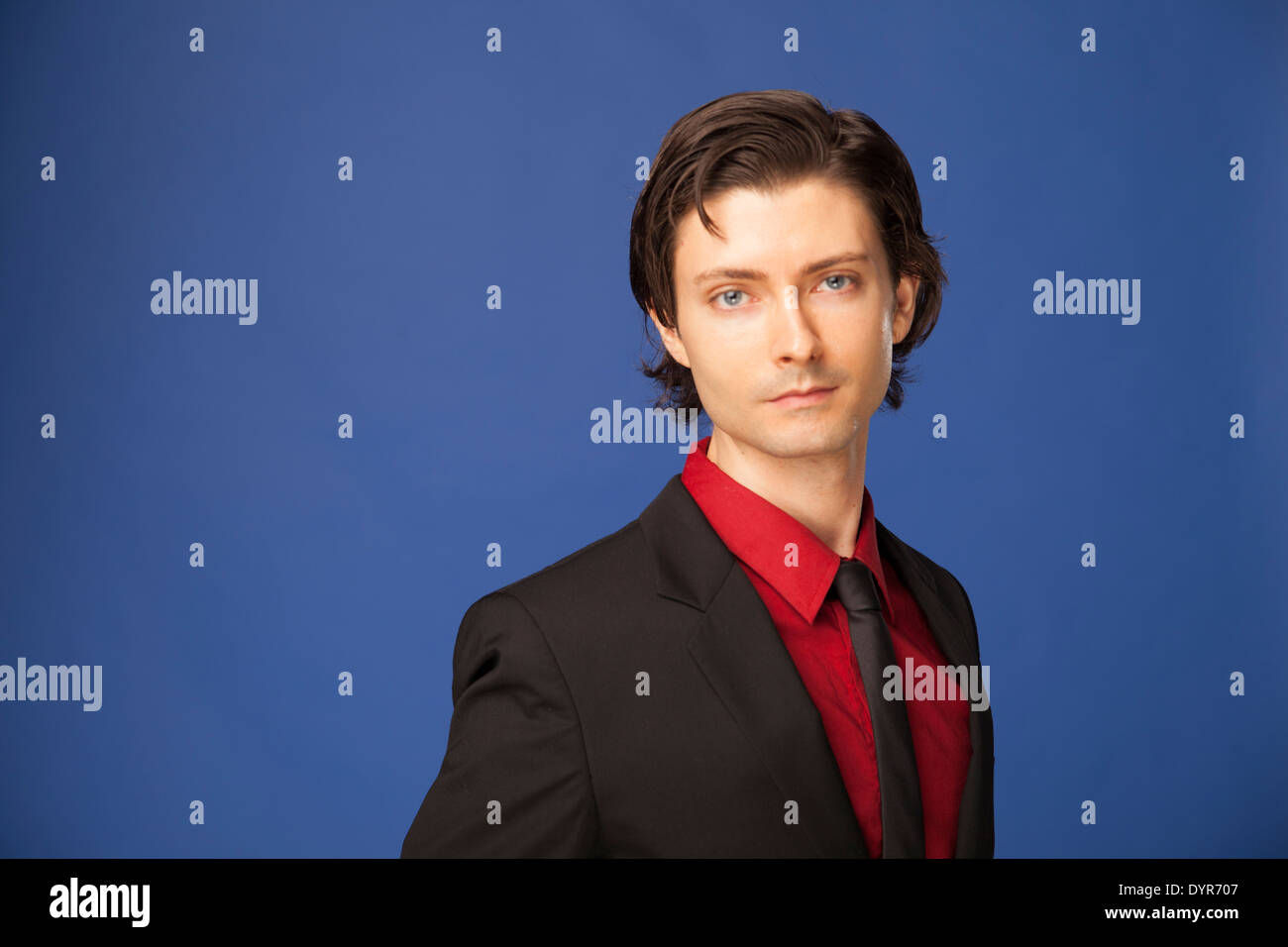 Homme de race blanche dans un beau costume, habillé pour l'entreprise ou de la mode Banque D'Images