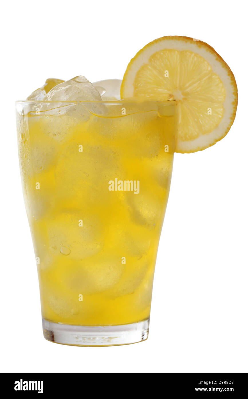 Limonade orange dans un verre avec de la glace pilée, isolated on white Banque D'Images
