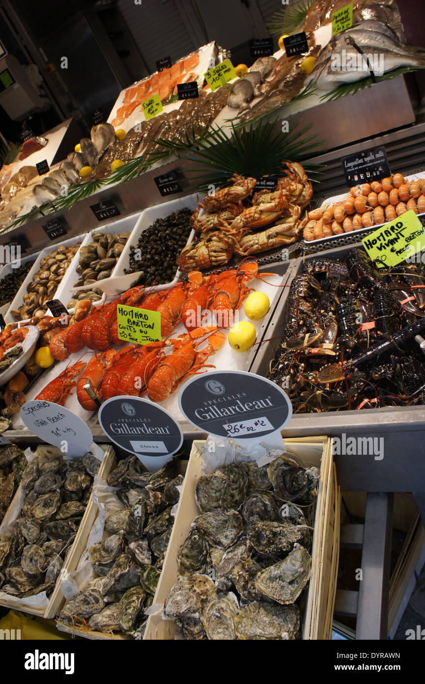 Fruits de mer à vendre dans un marché de fruits de mer français Banque D'Images