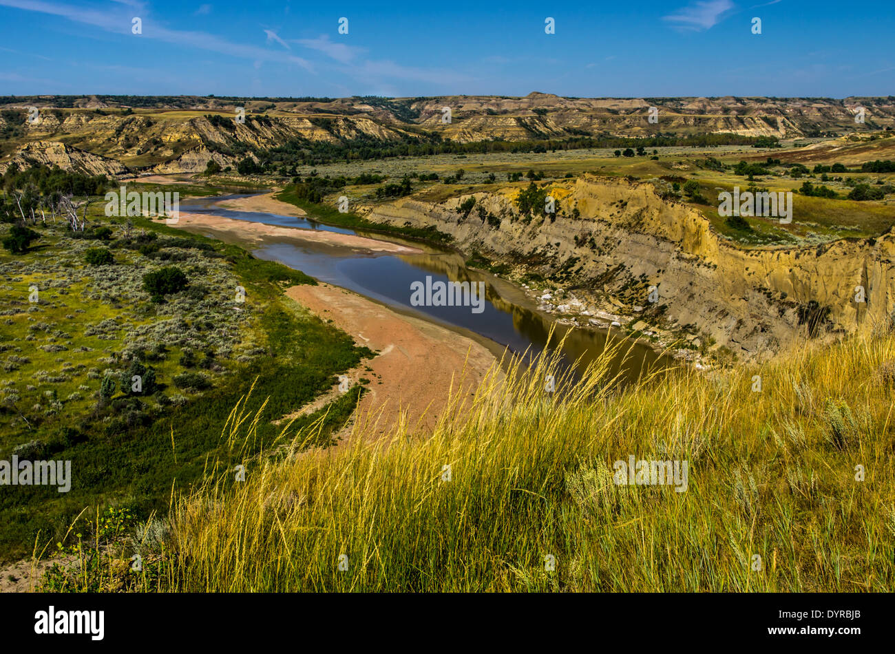 Une vue de la petite vallée de la rivière Missouri dans le Parc National Theodore Roosevelt, dans le Dakota du Nord. Banque D'Images