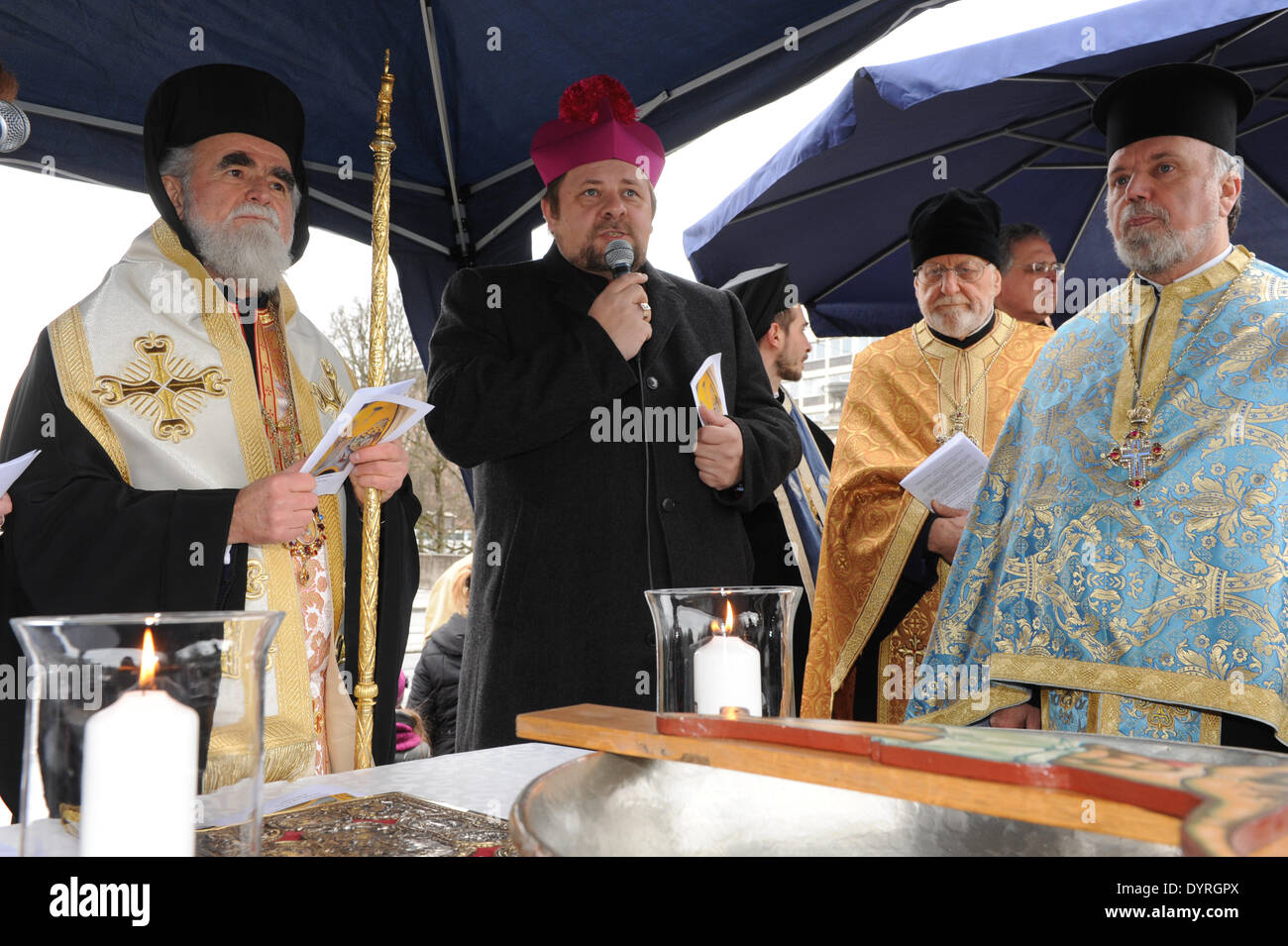 La communauté grecque orthodoxe de Munich à la bénédiction des eaux de la rivière Isar, 2011 Banque D'Images