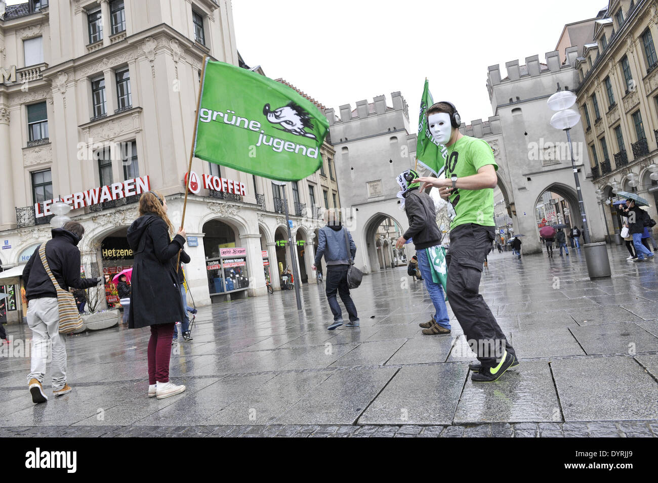 Action de protestation à la Munich's Stachus contre l'interdiction de danser le Vendredi Saint 2012 Banque D'Images