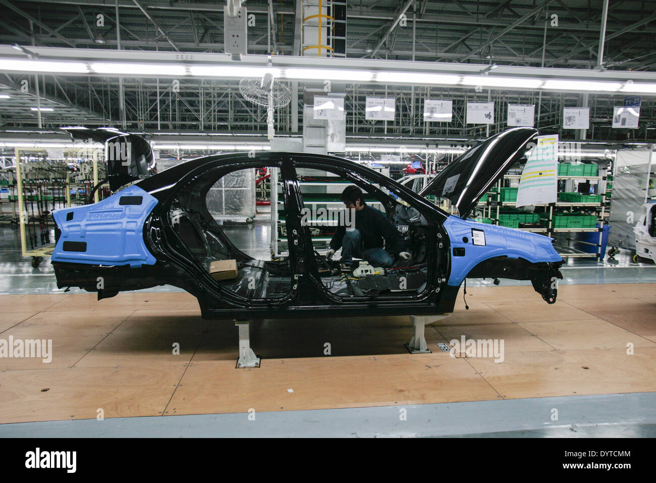 Assembler les travailleurs d'un véhicule sur la ligne de production de Kia Motors Corp Banque D'Images