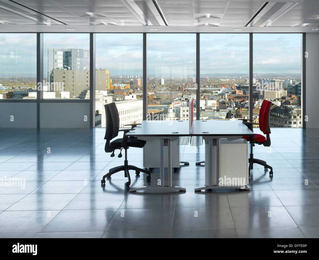 Bureaux et chaises en espace de bureau au NO1 New York Street, Manchester, Greater Manchester. Banque D'Images